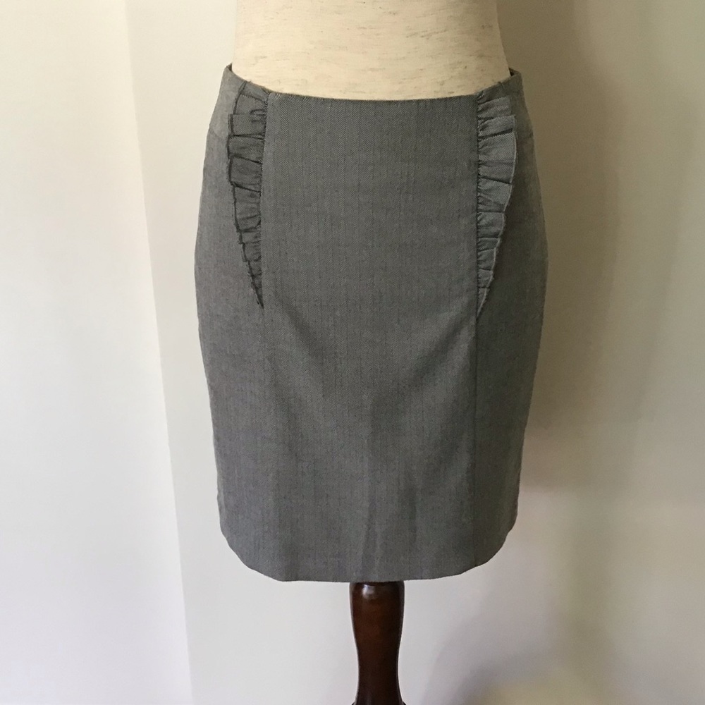 Banana Republic Skirt Petite Size 2 Pencil Gray Design Ruffle Career Work
